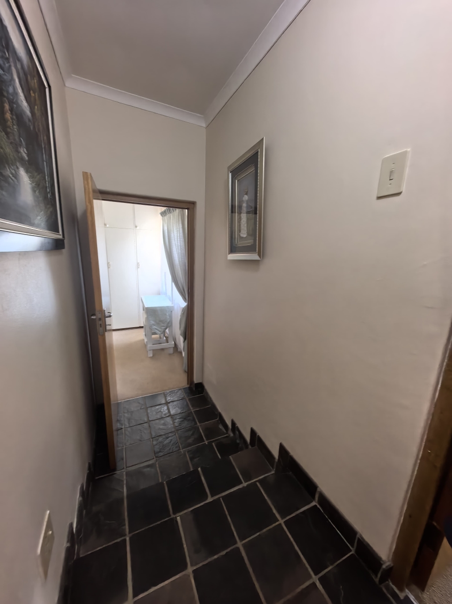 5 Bedroom Property for Sale in Fraaiuitsig Western Cape